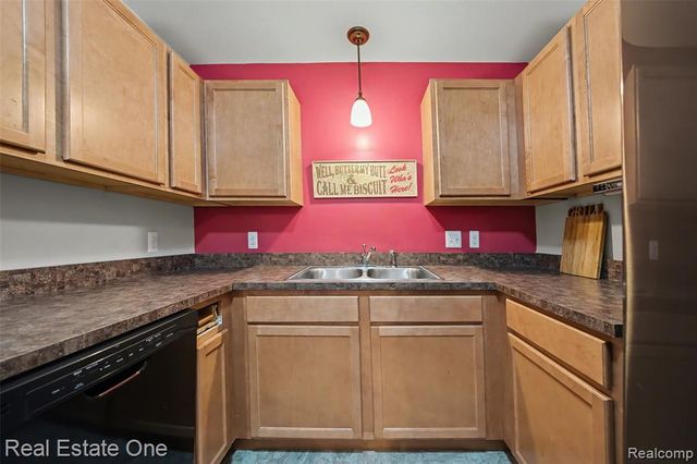 666 Lydia Lane, Pontiac, MI 48341