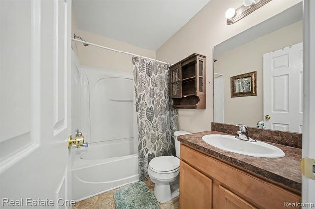 666 Lydia Lane, Pontiac, MI 48341