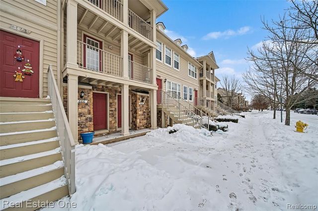 666 Lydia Lane, Pontiac, MI 48341