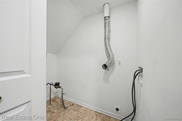 666 Lydia Lane, Pontiac, MI 48341