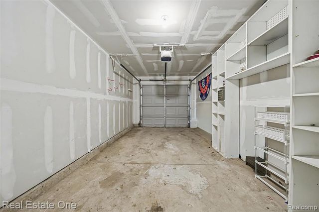 666 Lydia Lane, Pontiac, MI 48341