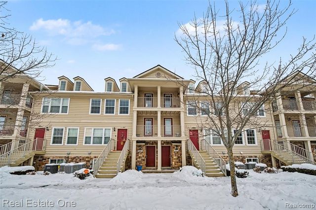 666 Lydia Lane, Pontiac, MI 48341