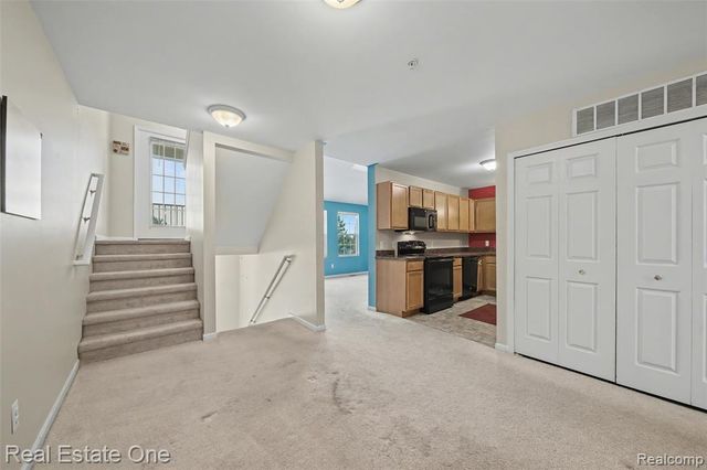 666 Lydia Lane, Pontiac, MI 48341