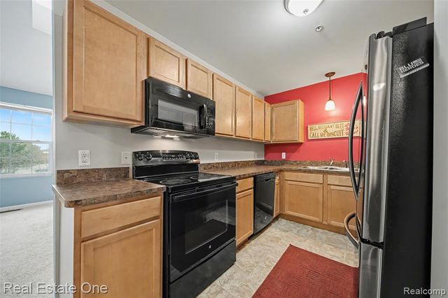 666 Lydia Lane, Pontiac, MI 48341