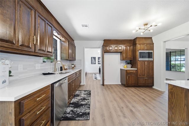 25302 E 64th Street S, Broken Arrow, OK 74014
