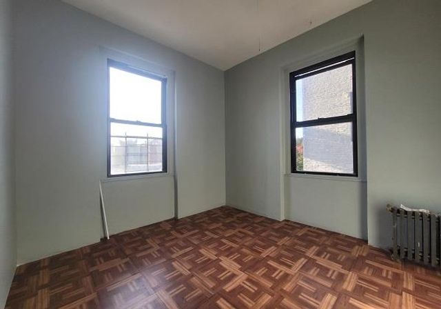 2168 35th St Apt 3C, New York City, NY 11105