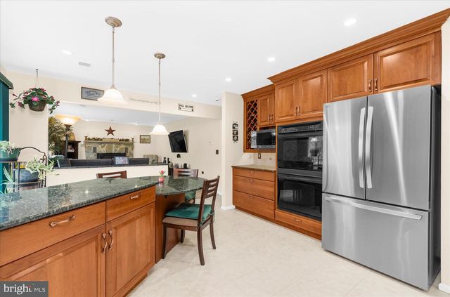 6 CAMILA DR, Pittstown, NJ 08867