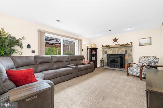 6 CAMILA DR, Pittstown, NJ 08867