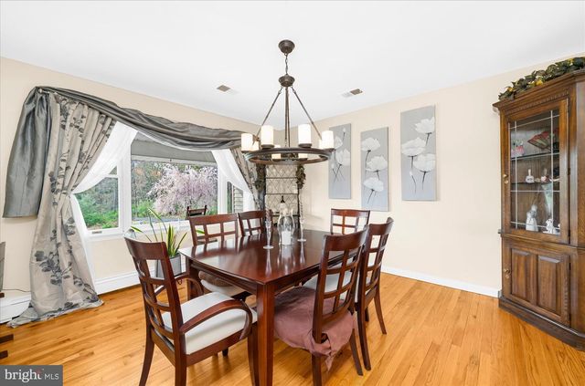 6 CAMILA DR, Pittstown, NJ 08867