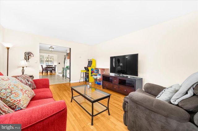 6 CAMILA DR, Pittstown, NJ 08867