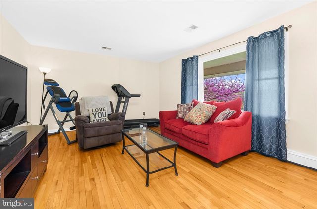 6 CAMILA DR, Pittstown, NJ 08867