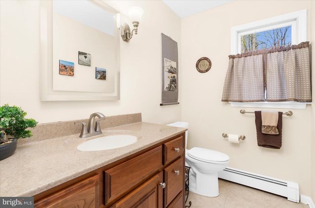 6 CAMILA DR, Pittstown, NJ 08867