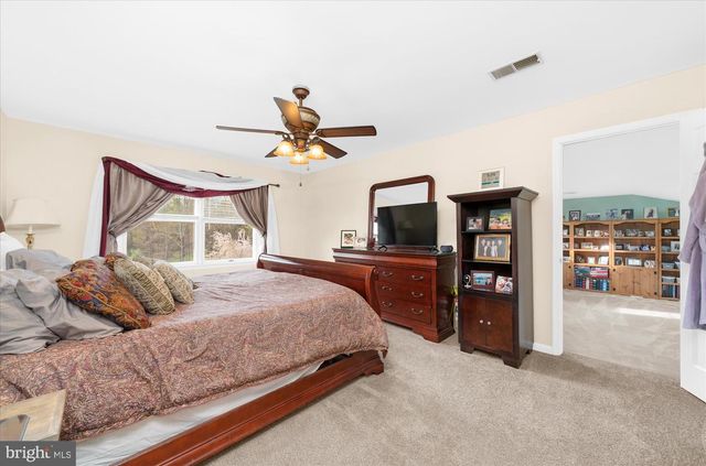 6 CAMILA DR, Pittstown, NJ 08867