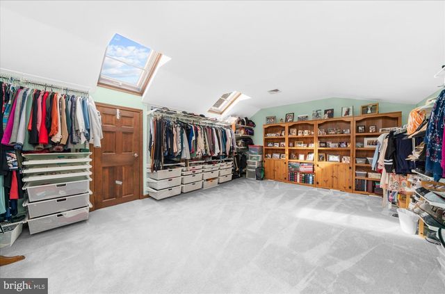 6 CAMILA DR, Pittstown, NJ 08867