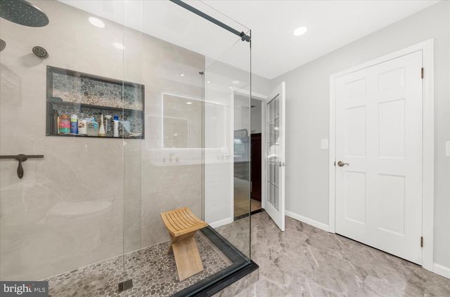 6 CAMILA DR, Pittstown, NJ 08867