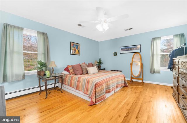 6 CAMILA DR, Pittstown, NJ 08867