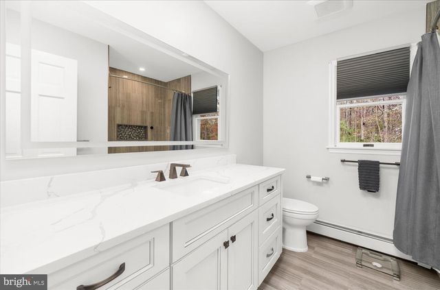 6 CAMILA DR, Pittstown, NJ 08867