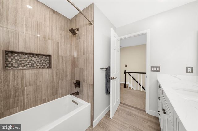 6 CAMILA DR, Pittstown, NJ 08867