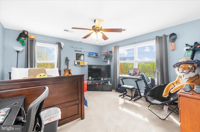 6 CAMILA DR, Pittstown, NJ 08867