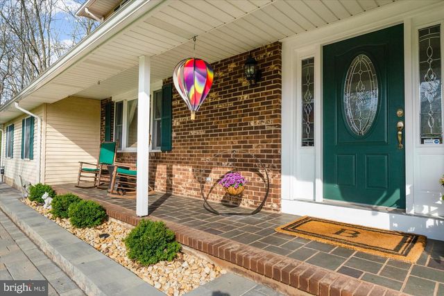 6 CAMILA DR, Pittstown, NJ 08867