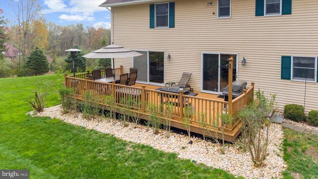 6 CAMILA DR, Pittstown, NJ 08867