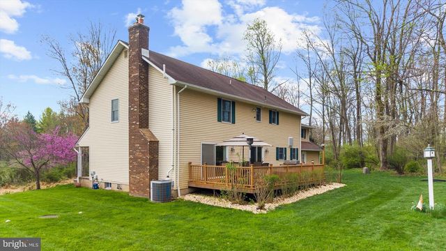 6 CAMILA DR, Pittstown, NJ 08867