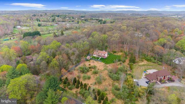 6 CAMILA DR, Pittstown, NJ 08867