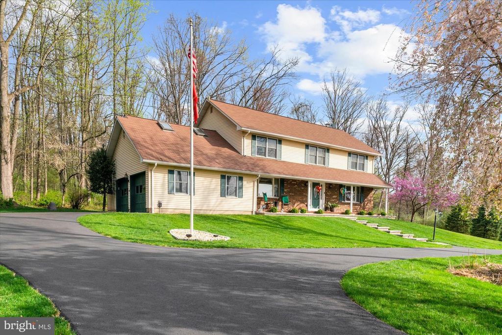 6 CAMILA DR, Pittstown, NJ 08867