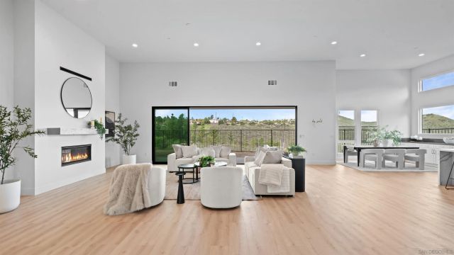 16925 Old Coach Rd, Poway, CA 92064