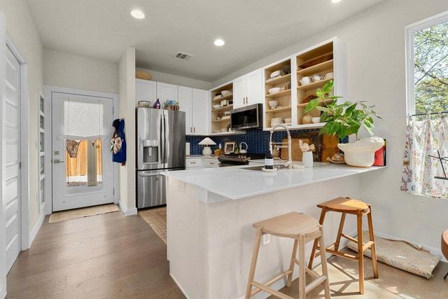 913 Valdez ST B, Austin, TX 78741