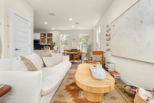 913 Valdez ST B, Austin, TX 78741