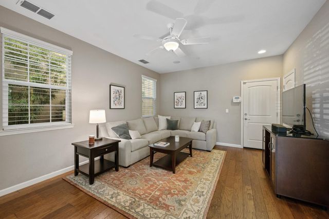 3041 Village Center Dr, Roseville, CA 95747