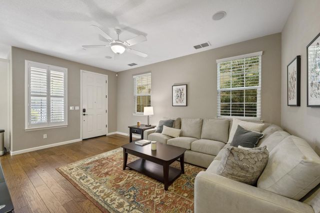 3041 Village Center Dr, Roseville, CA 95747