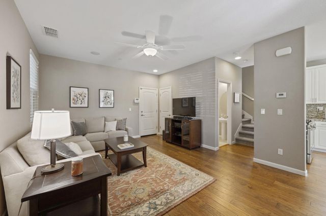 3041 Village Center Dr, Roseville, CA 95747