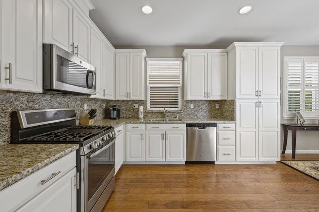 3041 Village Center Dr, Roseville, CA 95747