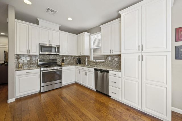3041 Village Center Dr, Roseville, CA 95747