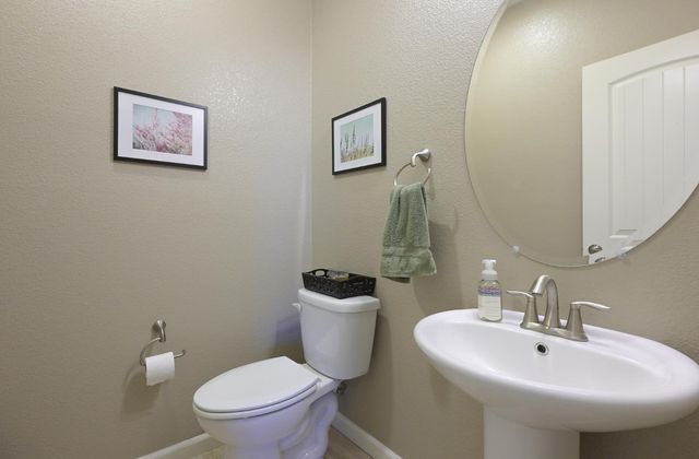 3041 Village Center Dr, Roseville, CA 95747