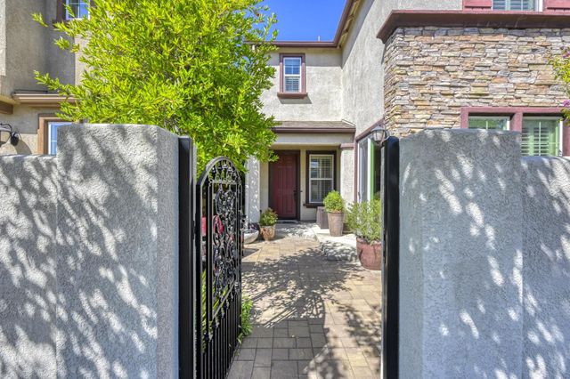 3041 Village Center Dr, Roseville, CA 95747