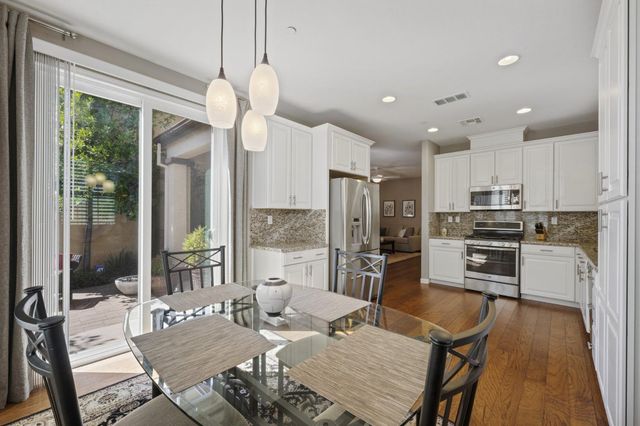3041 Village Center Dr, Roseville, CA 95747