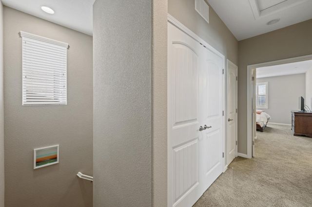 3041 Village Center Dr, Roseville, CA 95747