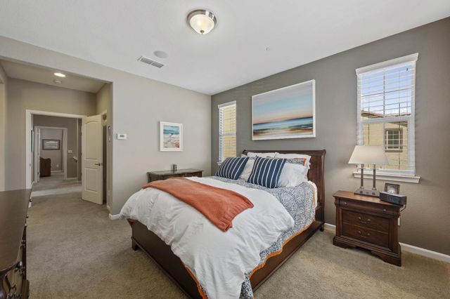 3041 Village Center Dr, Roseville, CA 95747