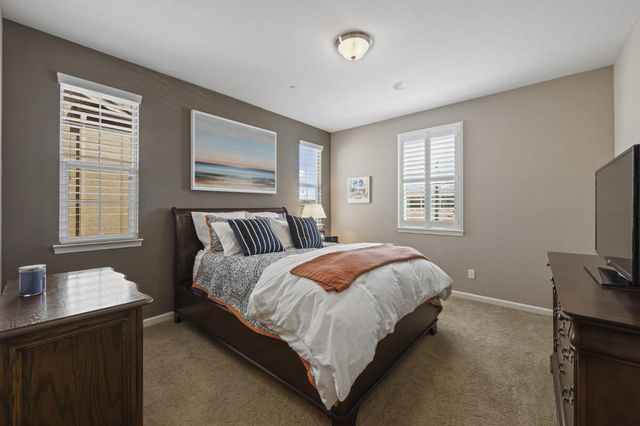 3041 Village Center Dr, Roseville, CA 95747