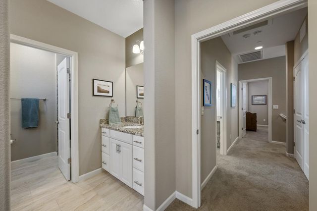 3041 Village Center Dr, Roseville, CA 95747