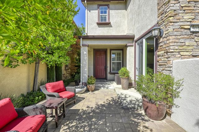 3041 Village Center Dr, Roseville, CA 95747