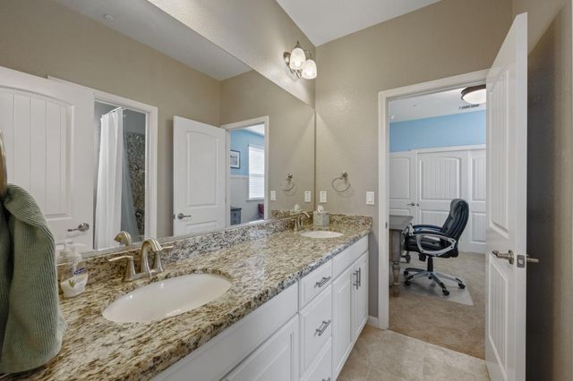 3041 Village Center Dr, Roseville, CA 95747