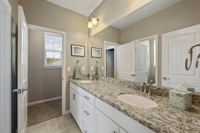 3041 Village Center Dr, Roseville, CA 95747