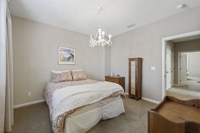 3041 Village Center Dr, Roseville, CA 95747