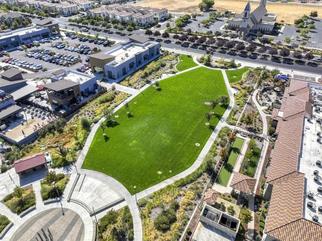 3041 Village Center Dr, Roseville, CA 95747