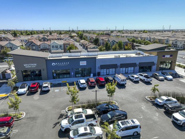3041 Village Center Dr, Roseville, CA 95747