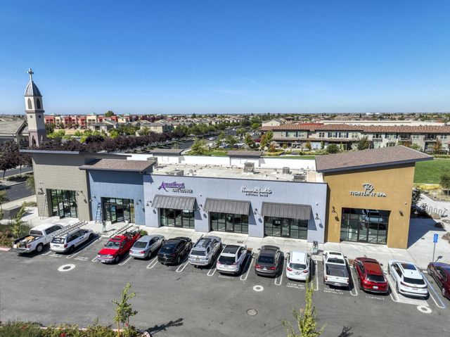 3041 Village Center Dr, Roseville, CA 95747